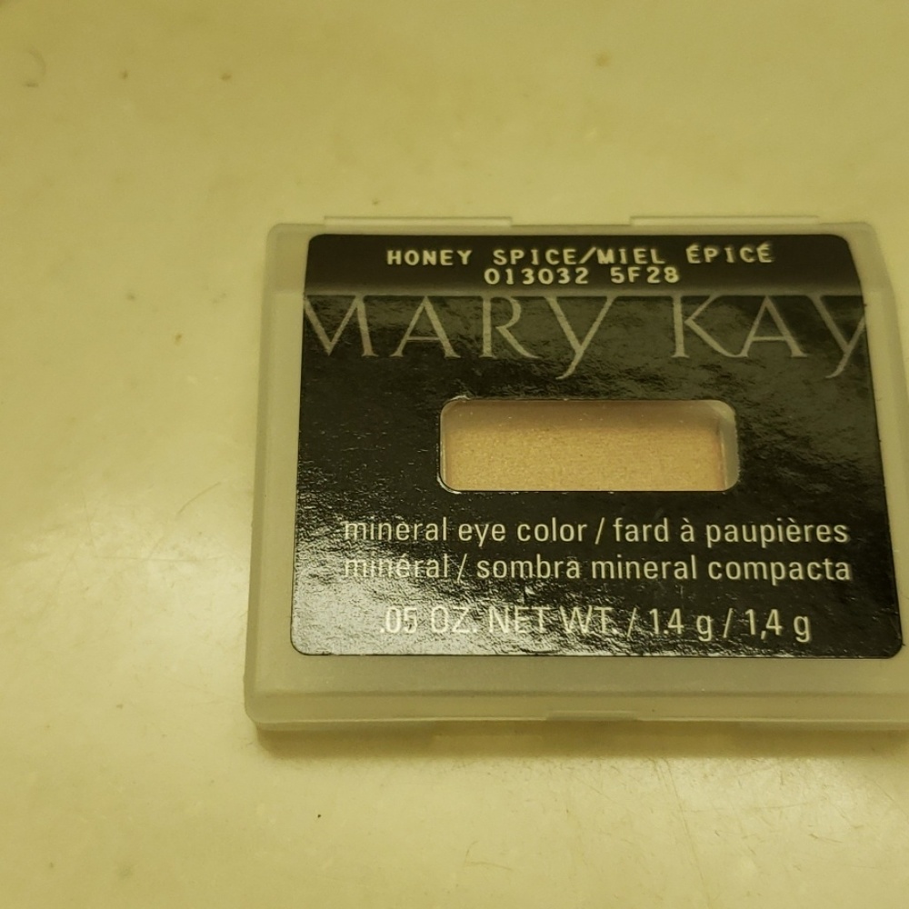 Eyeshadow - Picture 3 of 3